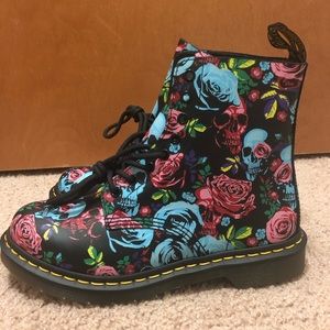 Dr. Martens, Skull and Roses, 1460 Pascal Rose boots | size 9
